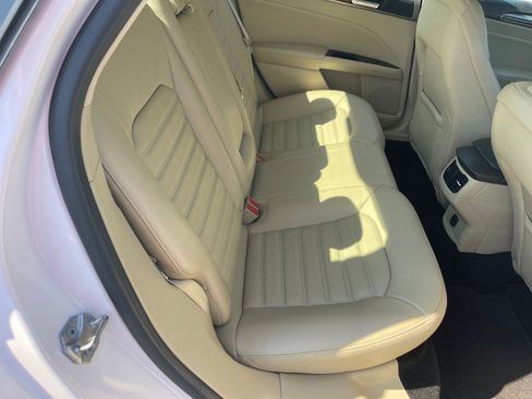Used 2014 Ford Fusion SE w/ Equipment Group 202A FWD image 18