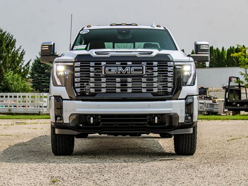 New 2026 GMC Sierra 2500 Denali Ultimate w/ LPO, Black Badging Package AWD/4WD image 5