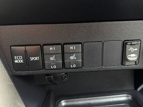 Used 2015 Toyota RAV4 Limited w/ Technology Package image 35