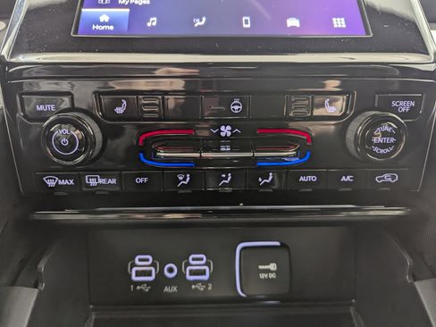 Used 2024 Jeep Grand Cherokee Altitude image 17