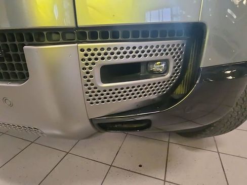 Used 2023 Land Rover Defender 110 X-Dynamic SE image 27