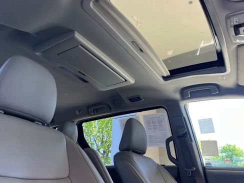 Used 2020 Toyota Sienna XLE Premium image 19