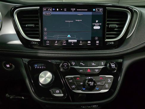 Used 2024 Chrysler Pacifica Limited FWD image 28