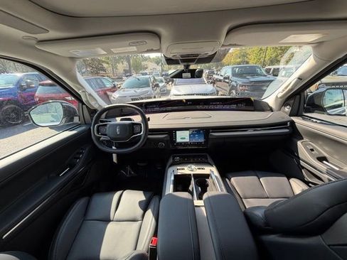 New 2025 Lincoln Navigator Reserve image 8