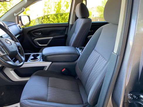 Used 2021 Nissan Titan SV w/ SV Convenience Package RWD image 25
