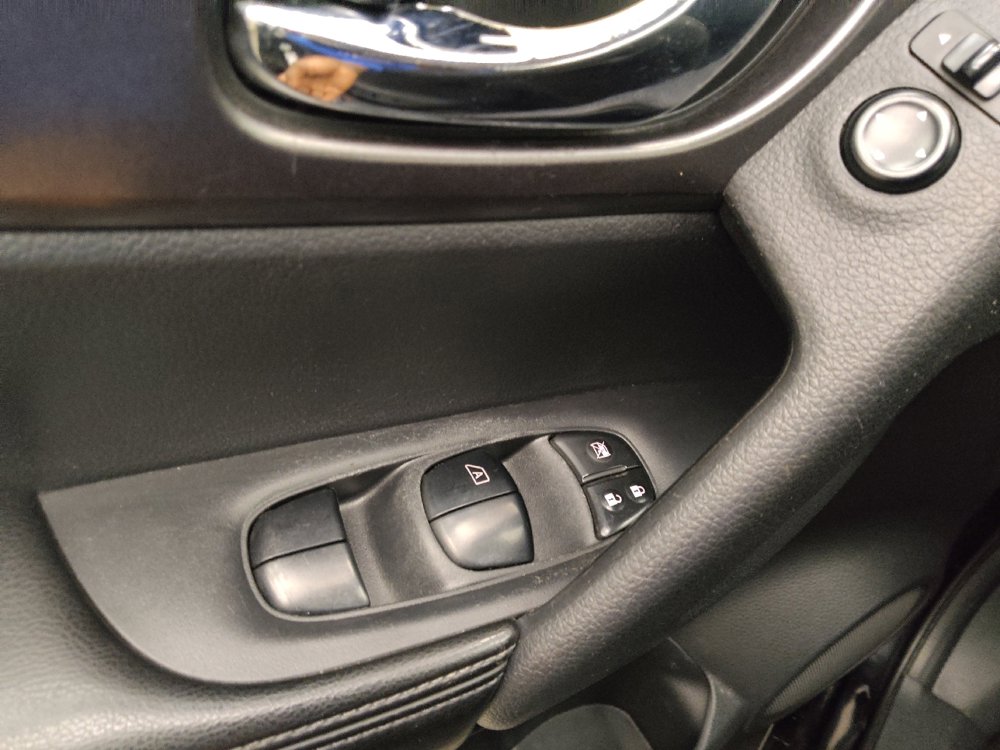 Used 2015 Nissan Rogue SV AWD/4WD image 27