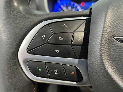 Used 2023 Chrysler Pacifica Touring-L FWD image 55