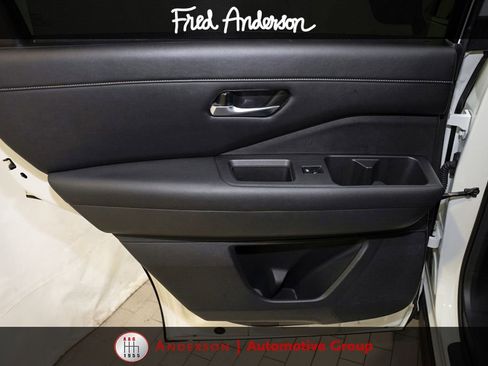 Used 2022 Nissan Pathfinder SL w/ SL Premium Package FWD image 13