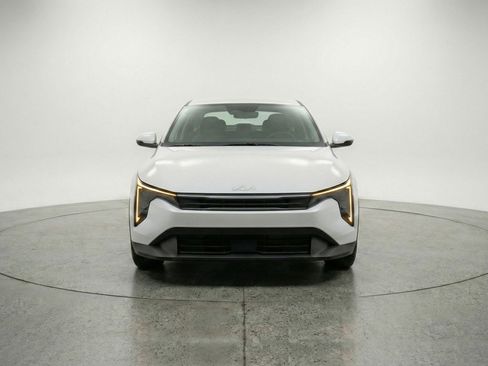 Used 2025 Kia K4 LXS image 2