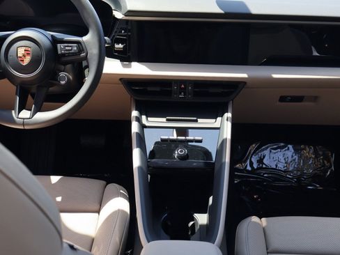 Certified 2025 Porsche Macan 4 Electric AWD/4WD image 19