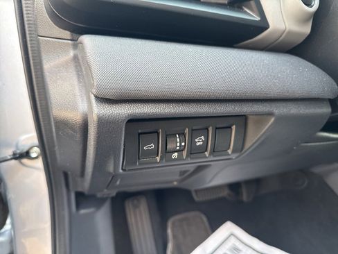 Used 2022 Subaru Outback Premium image 16