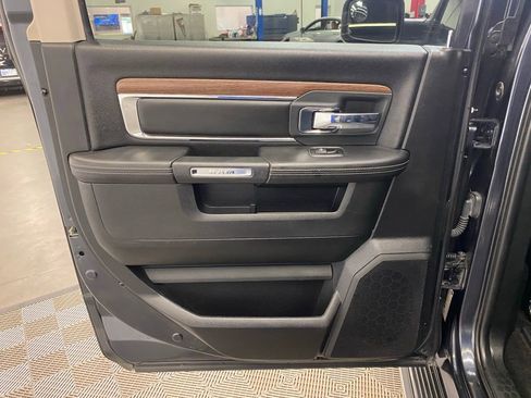 Used 2018 RAM 1500 Laramie image 19