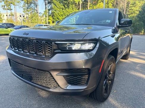 Used 2024 Jeep Grand Cherokee Altitude AWD/4WD image 1