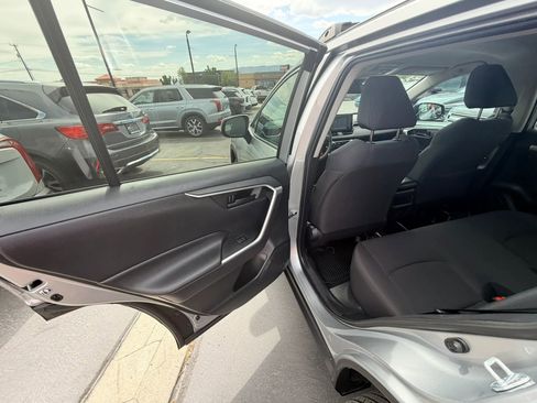 Used 2019 Toyota RAV4 LE image 21