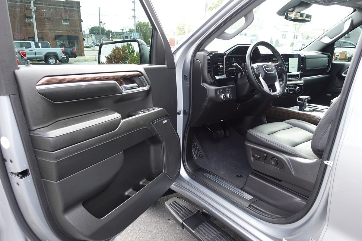 Used 2024 GMC Sierra 1500 Elevation w/ Elevation Premium Package AWD/4WD image 16