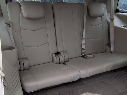 Used 2020 Cadillac Escalade Luxury image 24