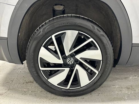 Used 2025 Volkswagen Atlas SE image 69