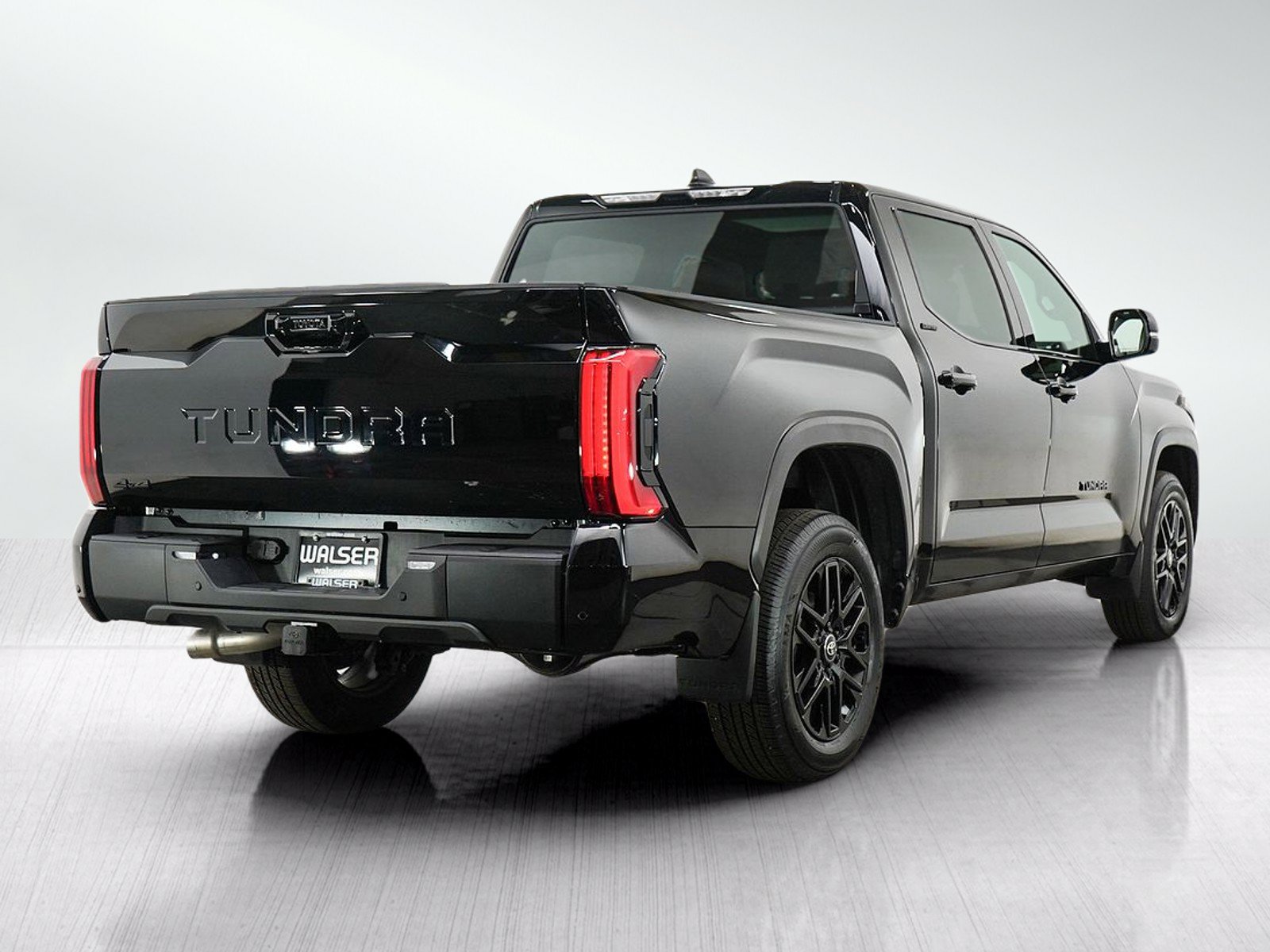 Used 2025 Toyota Tundra Limited AWD/4WD image 5