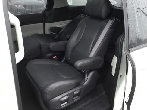 Used 2024 Kia Carnival SX Prestige image 5