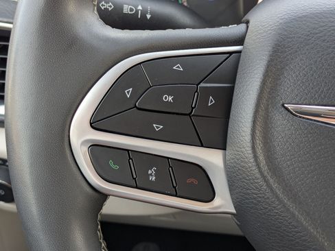 Used 2023 Chrysler Pacifica Limited FWD image 20