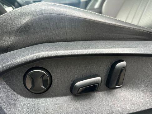 Used 2022 Volkswagen Tiguan SE w/ Panoramic Sunroof Package image 4