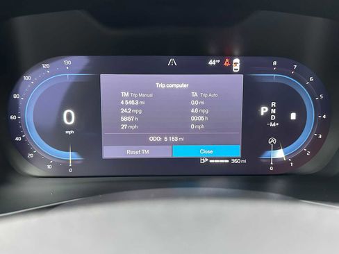 Used 2025 Volvo XC40 B5 Ultra w/ Climate Package image 25