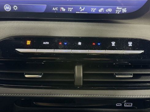 Used 2025 Buick Enclave Sport Touring w/ Power Package image 16