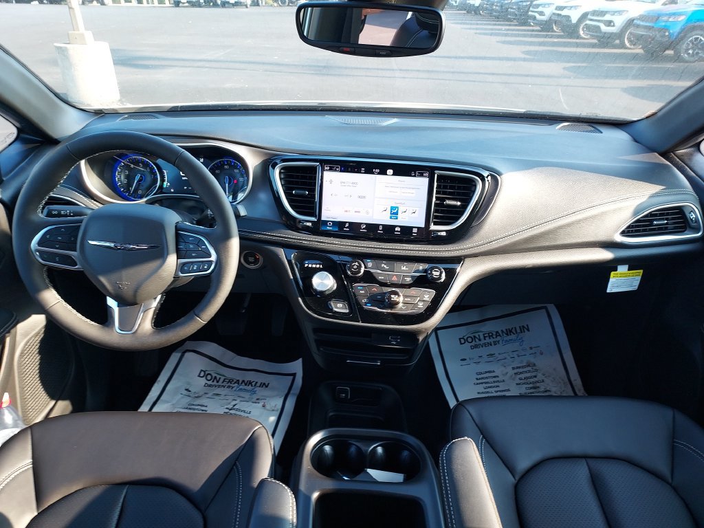 New 2026 Chrysler Pacifica Select FWD image 15