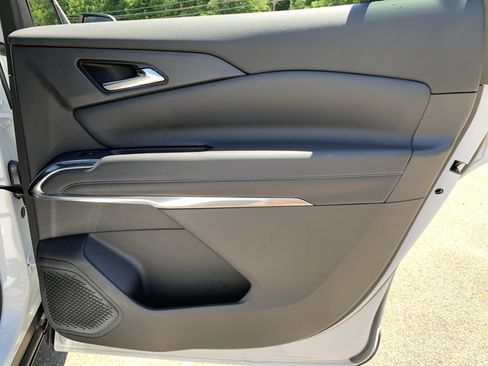 Used 2025 Chevrolet Traverse LT w/ Sun and Wheel Package FWD image 43