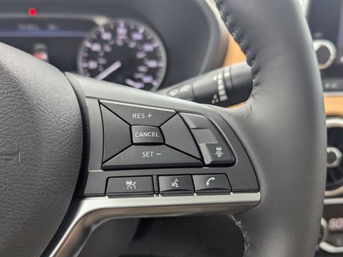 Used 2025 Nissan Sentra SV w/ SV Premium Package FWD image 31