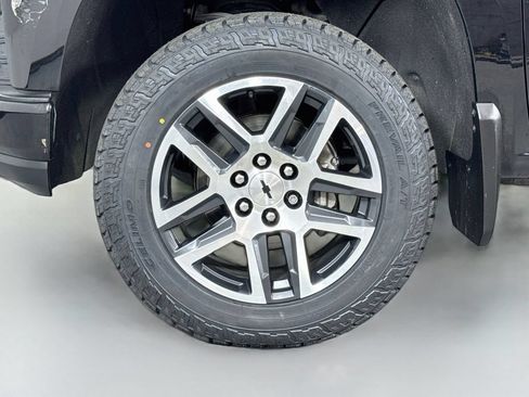 Used 2020 Chevrolet Silverado 1500 LT Trail Boss AWD/4WD image 9