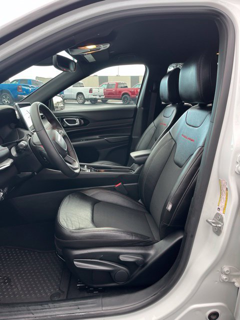 Used 2025 Jeep Compass Trailhawk AWD/4WD image 25