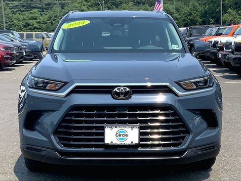Used 2024 Toyota Grand Highlander AWD image 3