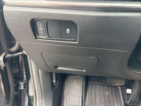 Used 2025 Kia Sorento LX FWD image 19