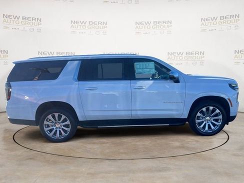 New 2026 Chevrolet Suburban Premier w/ Sun And Tow Package AWD/4WD image 6