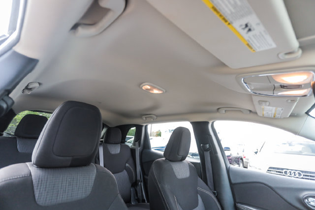 Used 2015 Jeep Cherokee Latitude w/ Comfort/Convenience Group AWD/4WD image 60