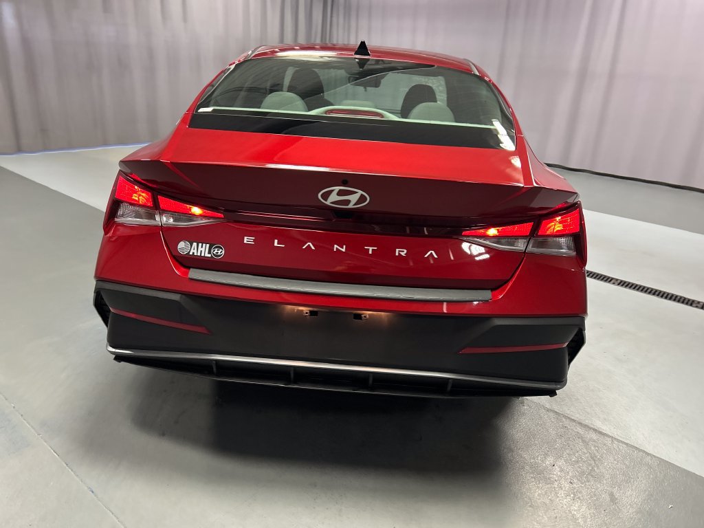Used 2025 Hyundai Elantra SE FWD image 6
