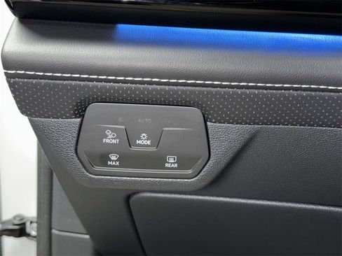 Used 2024 Volkswagen Atlas Cross Sport SEL Premium R-Line image 26