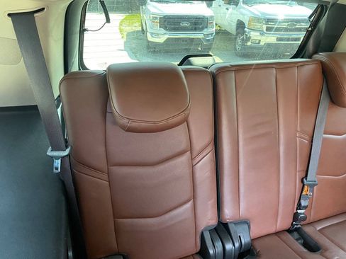 Used 2018 Cadillac Escalade Luxury RWD image 39