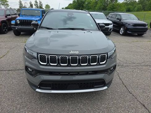 Used 2023 Jeep Compass Limited AWD/4WD image 2