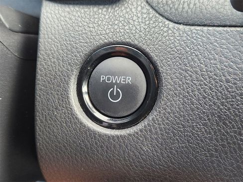 Used 2025 Toyota Camry SE image 18