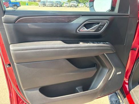 Used 2023 Chevrolet Suburban Z71 w/ Luxury Package AWD/4WD image 12