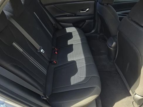 Used 2023 Hyundai Elantra SEL w/ Convenience Package image 28