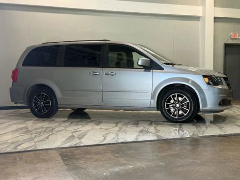 Used 2017 Dodge Grand Caravan GT image 5