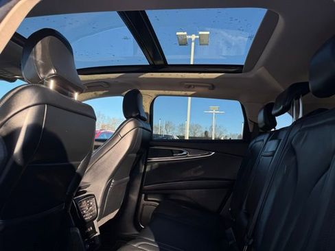 Used 2023 Lincoln Nautilus Reserve image 21