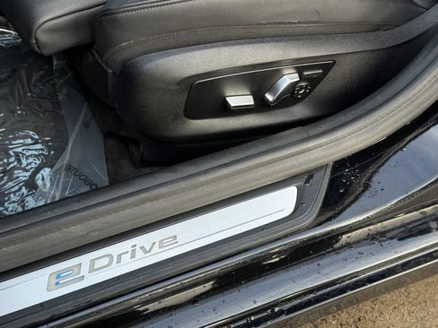 Used 2019 BMW 530e w/ Convenience Package image 32