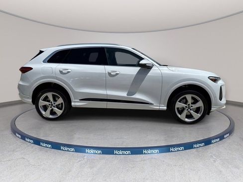 Certified 2025 Audi Q5 Premium Plus w/ Premium Plus image 2