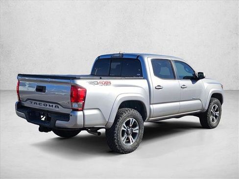 Used 2016 Toyota Tacoma TRD Sport image 5