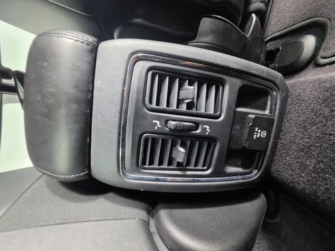Used 2017 Jeep Grand Cherokee Altitude AWD/4WD image 19