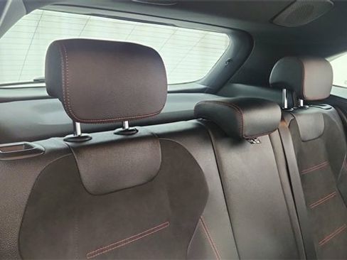 Used 2025 Mercedes-Benz GLA 250 4MATIC image 28